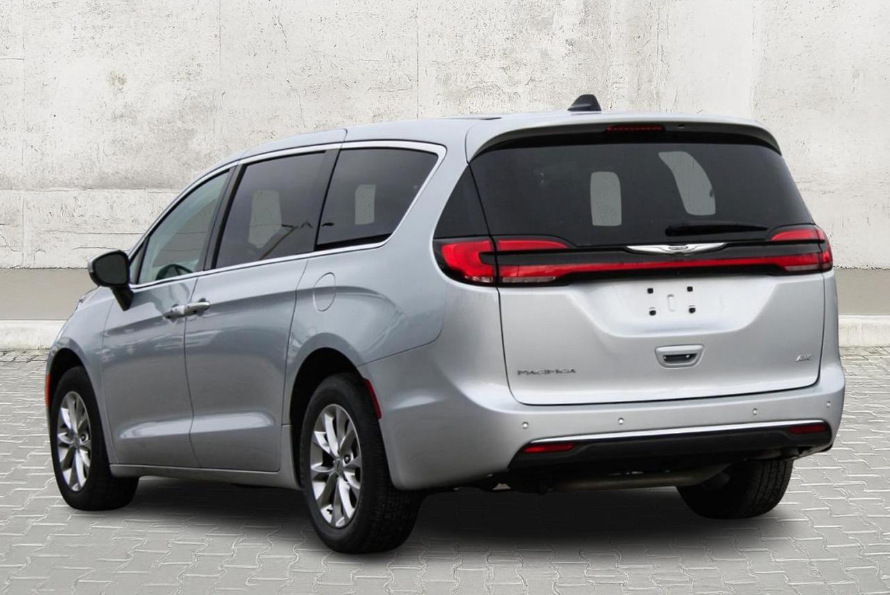 2023 Chrysler Pacifica TOURING L AWD Photo