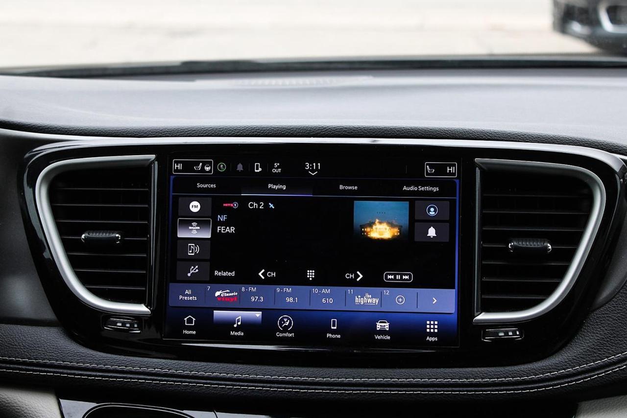 2023 Chrysler Pacifica TOURING L AWD Photo