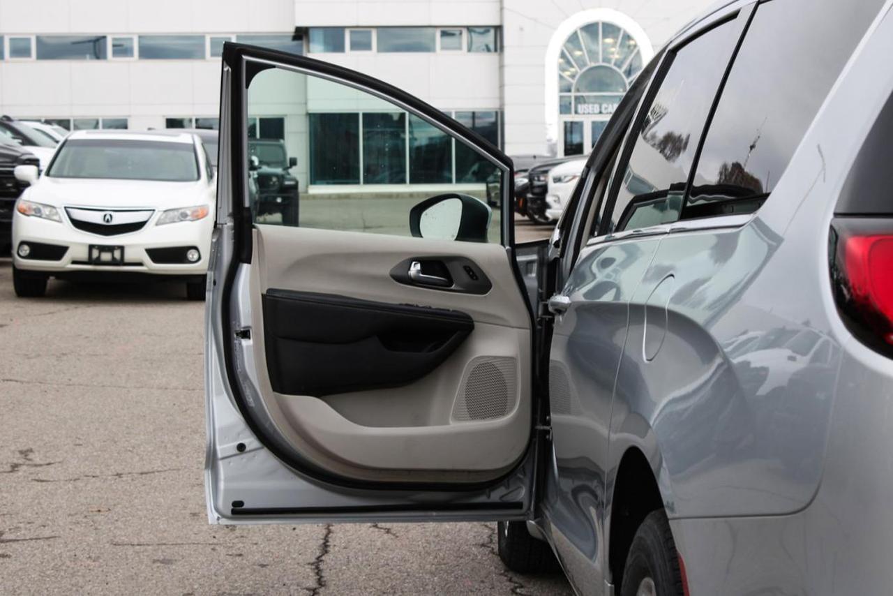 2023 Chrysler Pacifica TOURING L AWD Photo