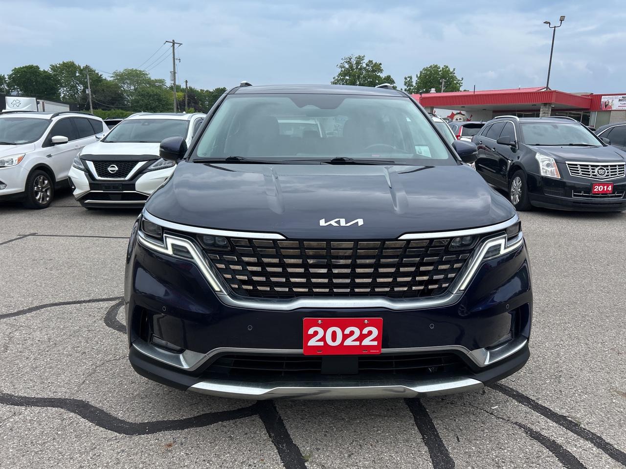 2022 Kia Carnival EX+, CLEAN CARFAX, 8 PASS, POWER SLIDING DOORS! Photo2