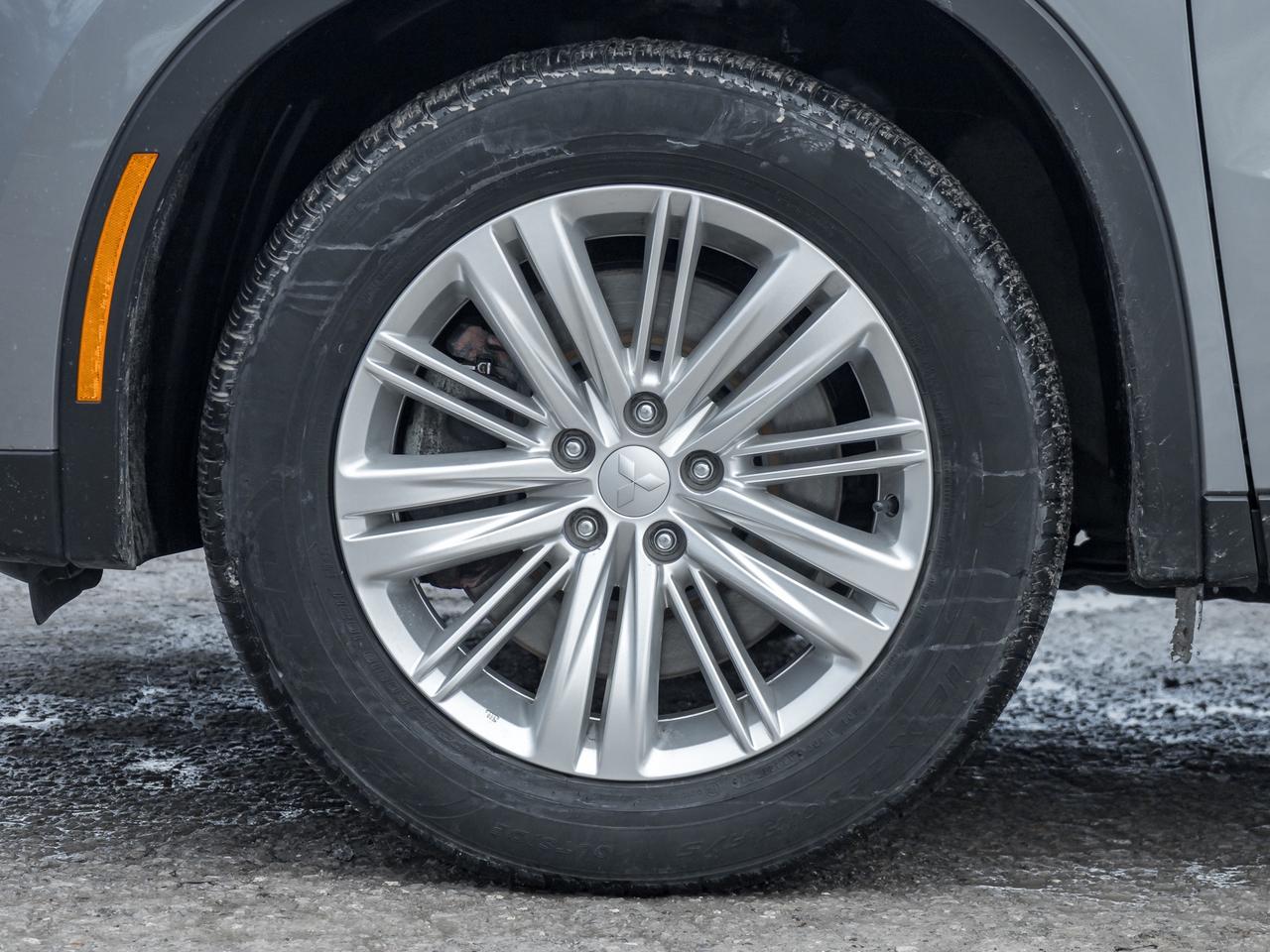 2023 Mitsubishi Outlander PHEV LE S-AWC   CPO FINANCE RATES FOR AS LOW AS 0.90% Photo