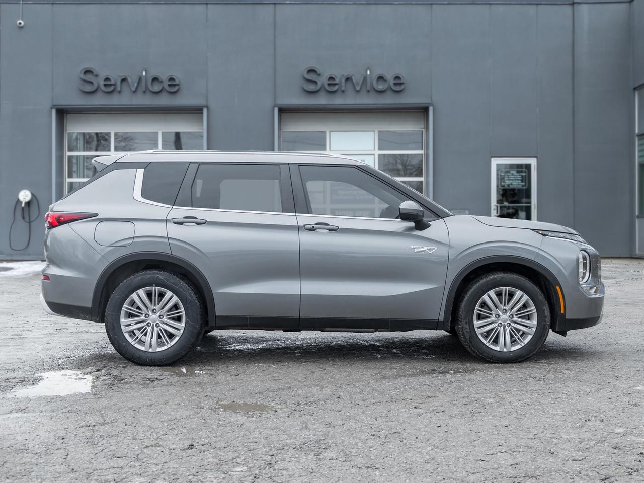 2023 Mitsubishi Outlander PHEV LE S-AWC   CPO FINANCE RATES FOR AS LOW AS 0.90% Photo