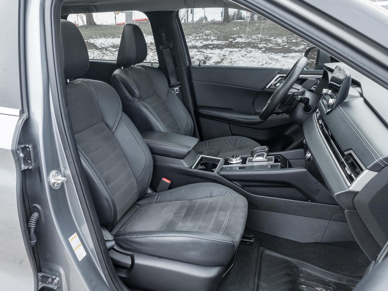 2023 Mitsubishi Outlander PHEV LE S-AWC   CPO FINANCE RATES FOR AS LOW AS 0.90% Photo