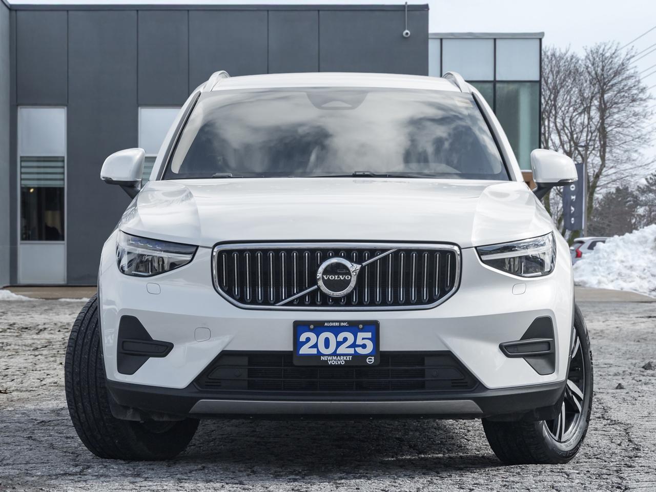2025 Volvo XC40 B5 AWD Core  CPO FINANCE RATE FROM 3.49%* Photo