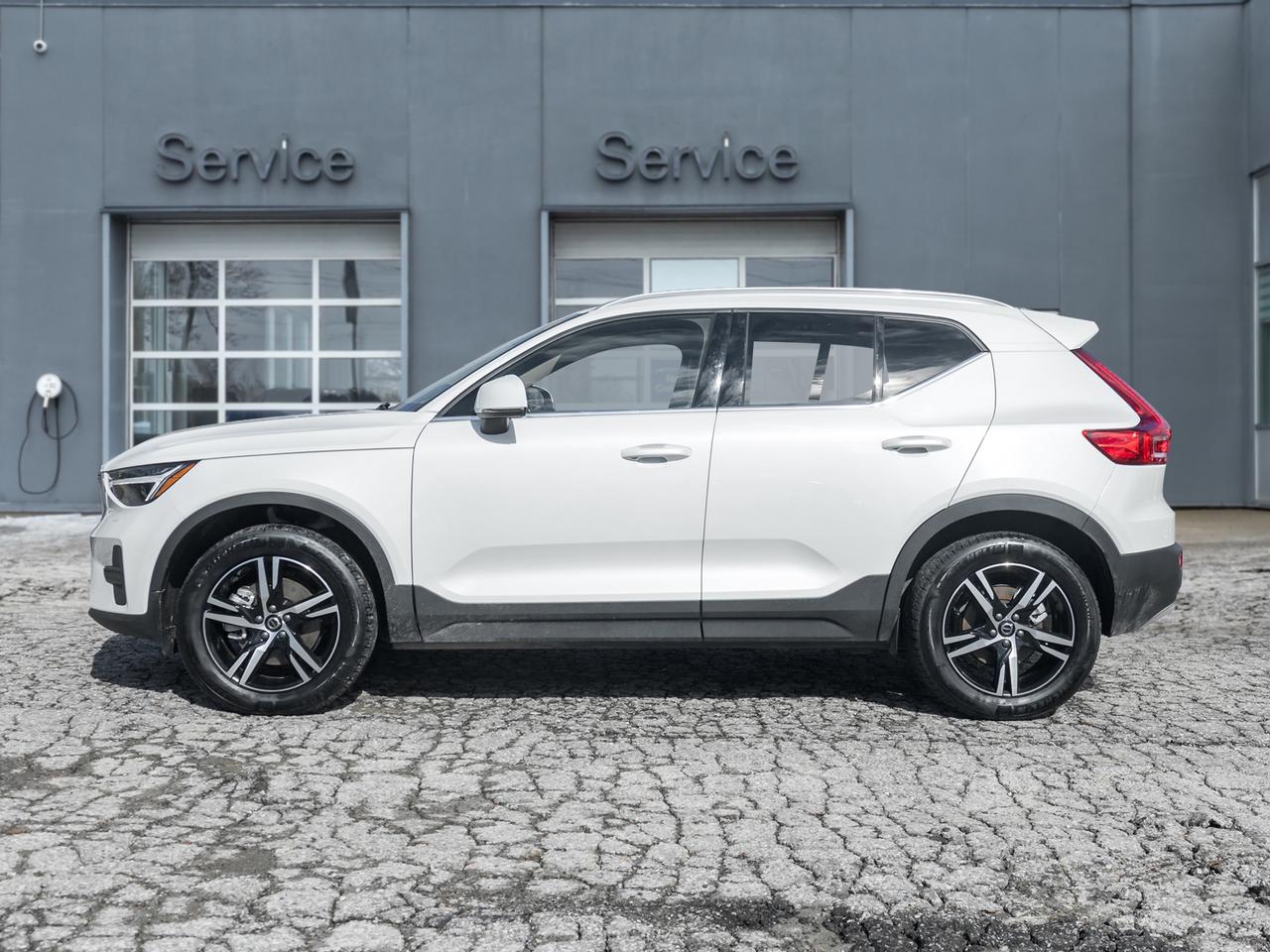 2025 Volvo XC40 B5 AWD Core  CPO FINANCE RATE FROM 3.49%* Photo2
