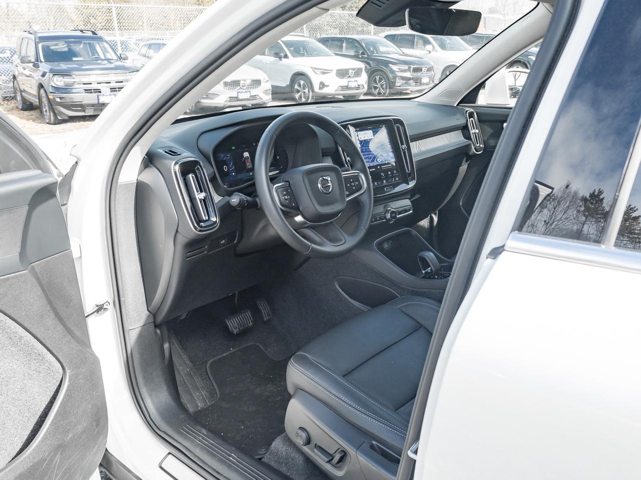 2025 Volvo XC40 B5 AWD Core  CPO FINANCE RATE FROM 3.49%* Photo