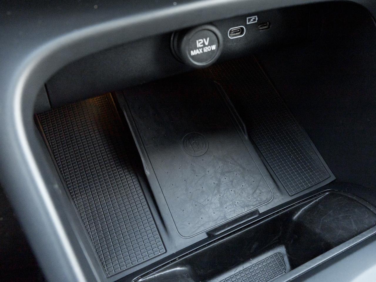 2025 Volvo XC40 B5 AWD Core  CPO FINANCE RATE FROM 3.49%* Photo