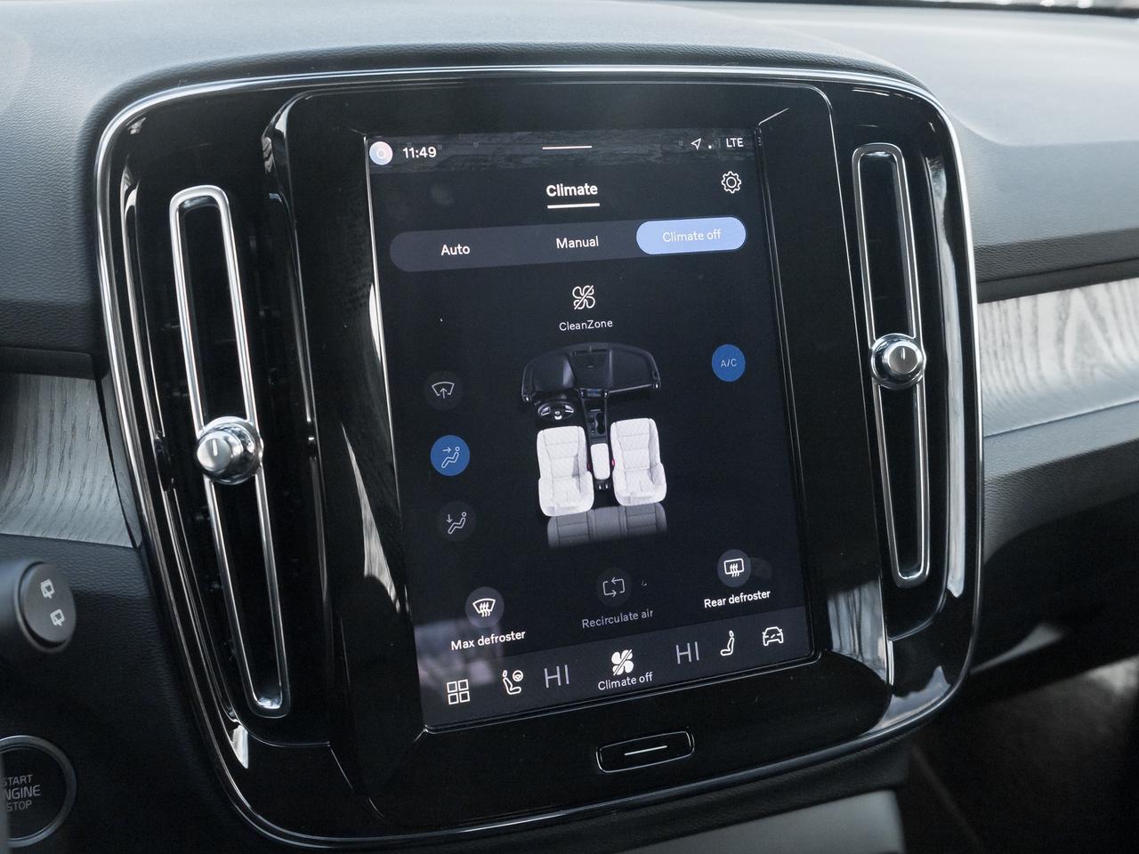 2025 Volvo XC40 B5 AWD Core  CPO FINANCE RATE FROM 3.49%* Photo