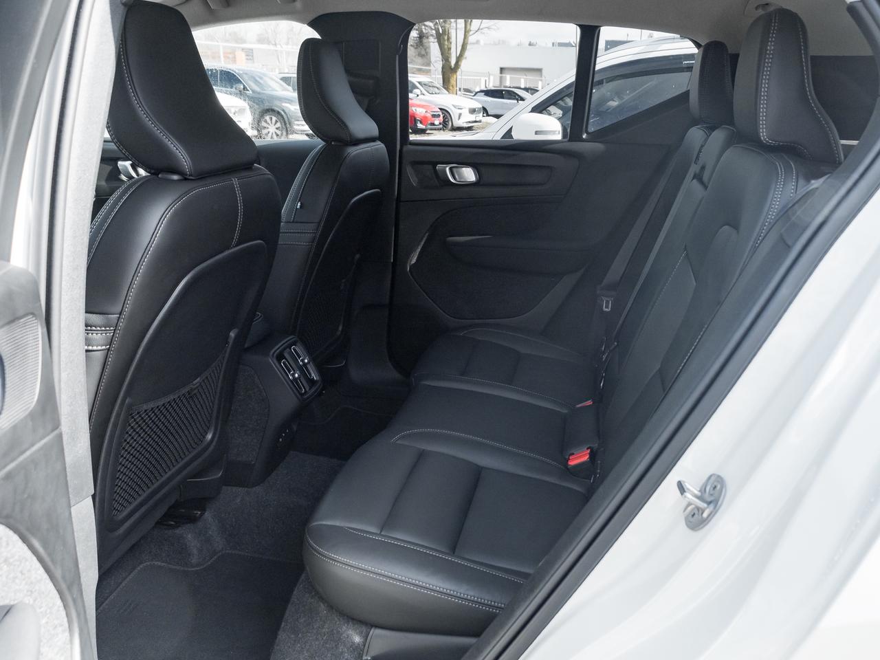 2025 Volvo XC40 B5 AWD Core  CPO FINANCE RATE FROM 3.49%* Photo