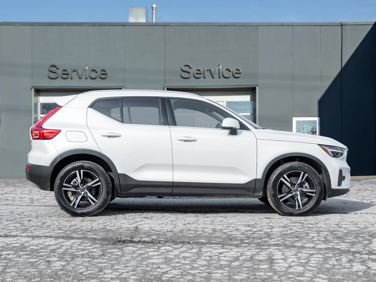 2025 Volvo XC40 B5 AWD Core  CPO FINANCE RATE FROM 3.49%* Photo4