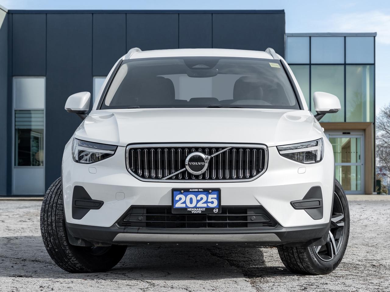 2025 Volvo XC40 B5 AWD Core  CPO FINANCE RATE FROM 3.49%* Photo