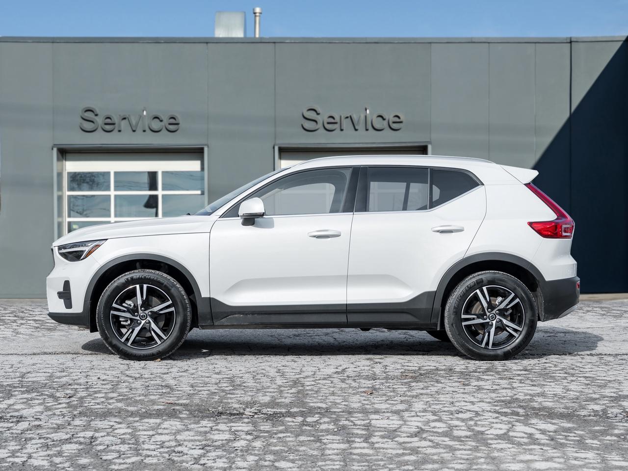2025 Volvo XC40 B5 AWD Core  CPO FINANCE RATE FROM 3.49%* Photo