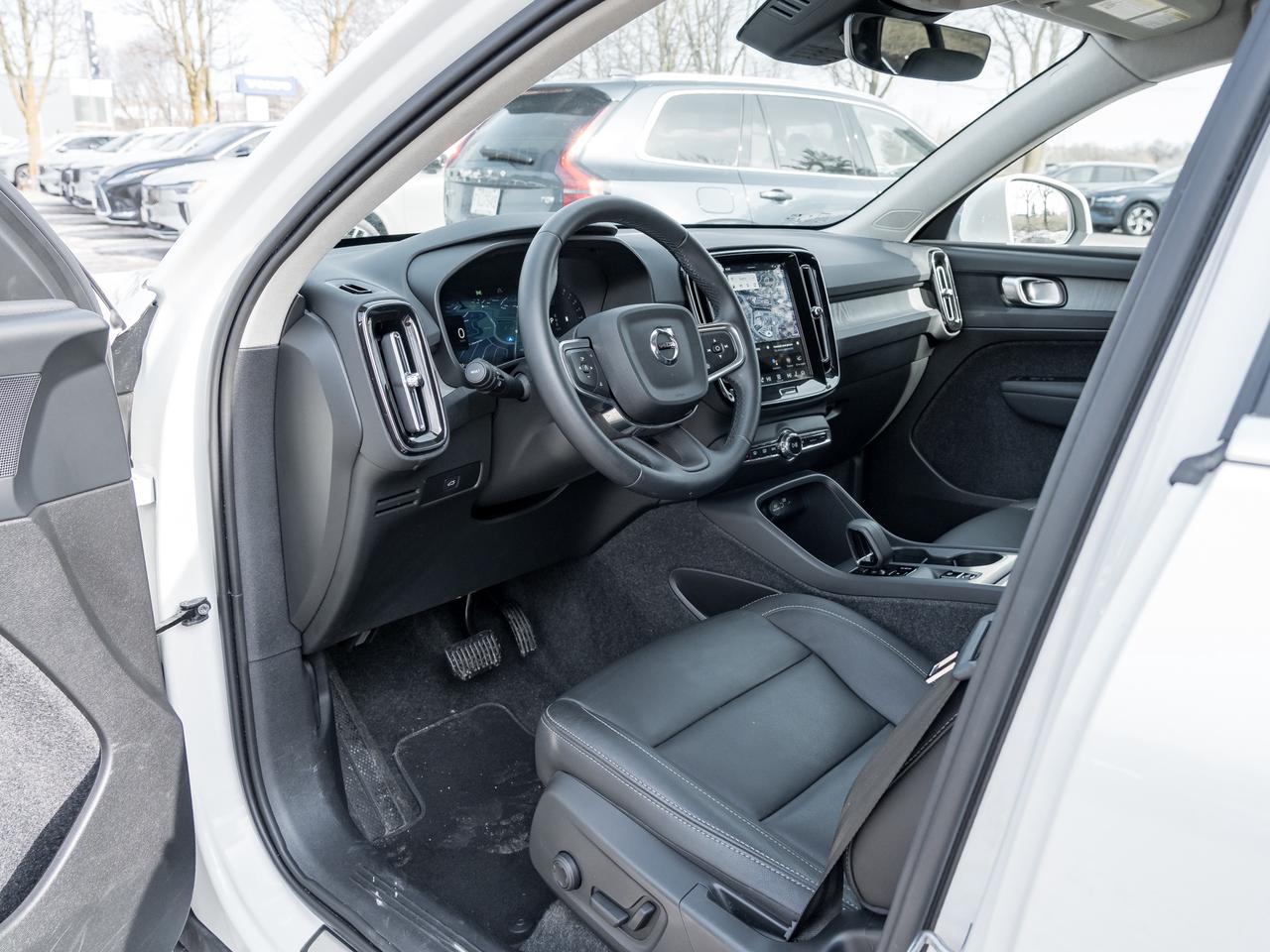 2025 Volvo XC40 B5 AWD Core  CPO FINANCE RATE FROM 3.49%* Photo