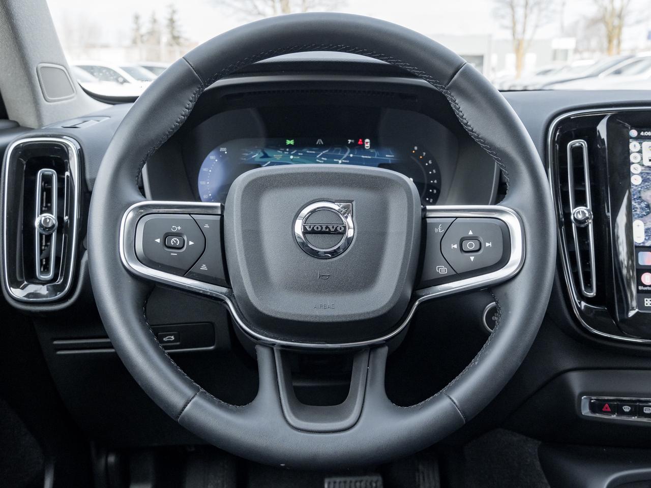 2025 Volvo XC40 B5 AWD Core  CPO FINANCE RATE FROM 3.49%* Photo