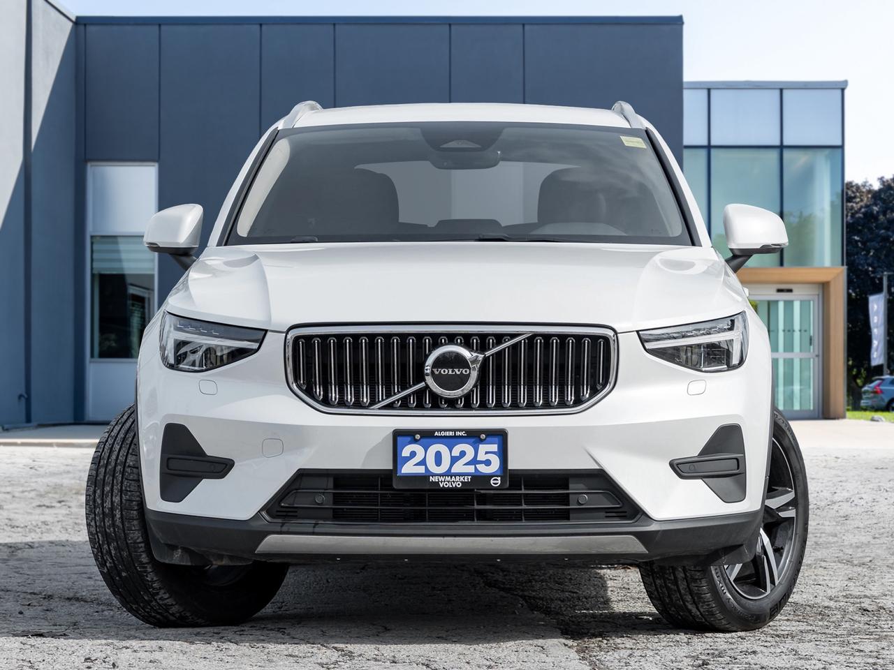 2025 Volvo XC40 B5 AWD Core  CPO FINANCE RATE 3.49%* (84 MONTH) Photo