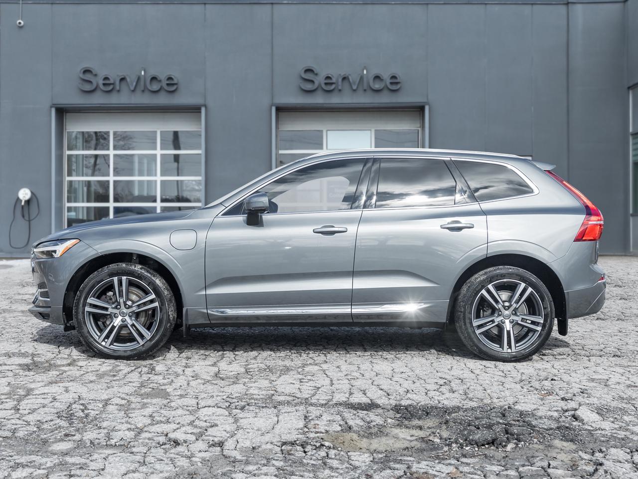 2021 Volvo XC60 Plug-In Hybrid Recharge T8 eAWD  LOW MILEAGE  VOLVO CPO Photo