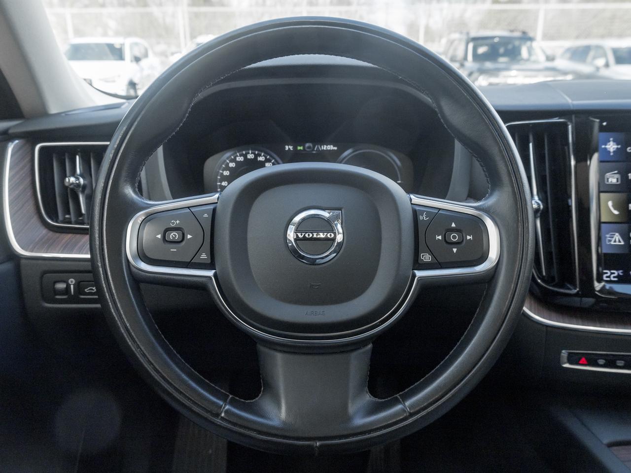 2021 Volvo XC60 Plug-In Hybrid Recharge T8 eAWD  LOW MILEAGE  VOLVO CPO Photo