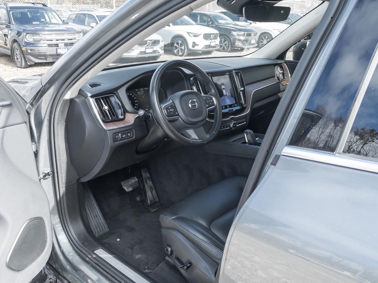 2021 Volvo XC60 Plug-In Hybrid Recharge T8 eAWD  LOW MILEAGE  VOLVO CPO Photo