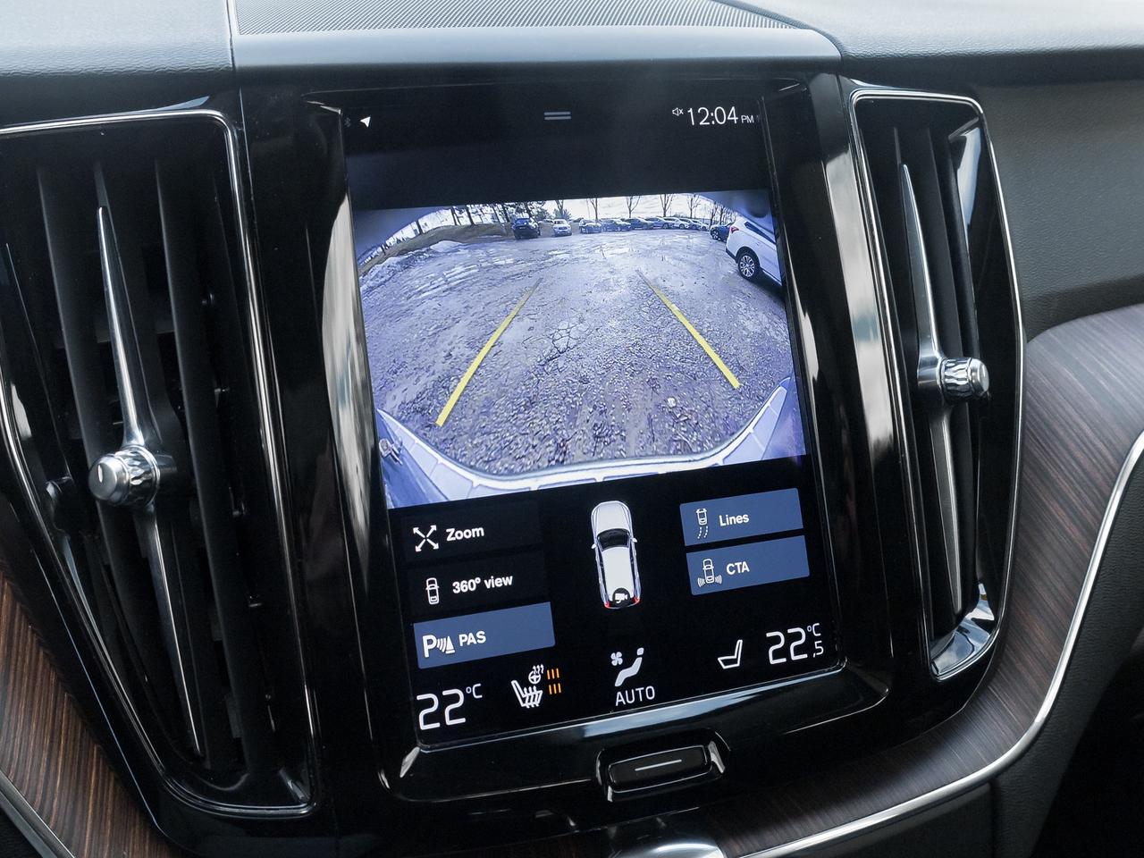 2021 Volvo XC60 Plug-In Hybrid Recharge T8 eAWD  LOW MILEAGE  VOLVO CPO Photo