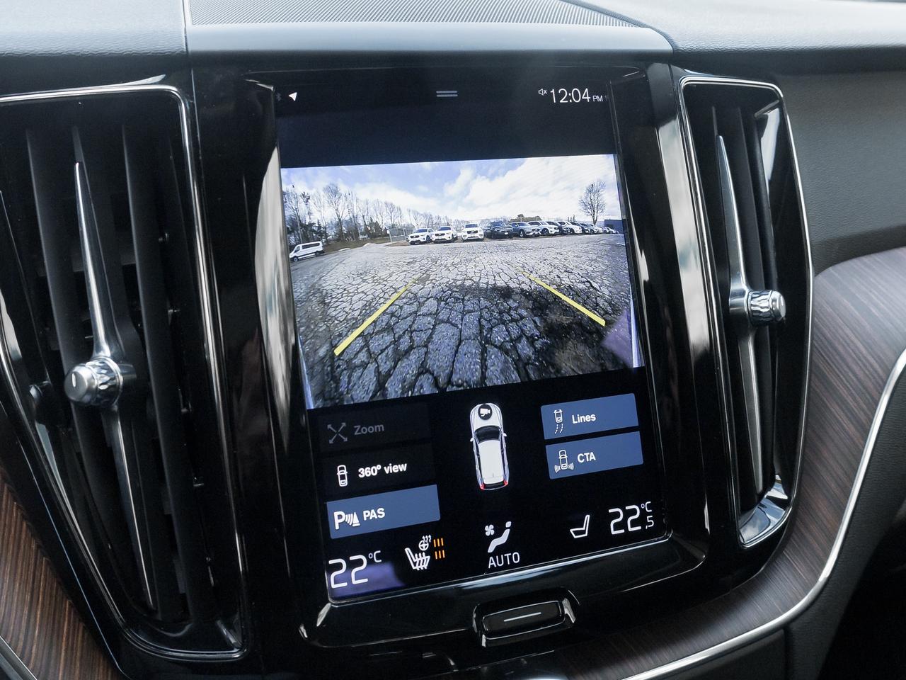 2021 Volvo XC60 Plug-In Hybrid Recharge T8 eAWD  LOW MILEAGE  VOLVO CPO Photo