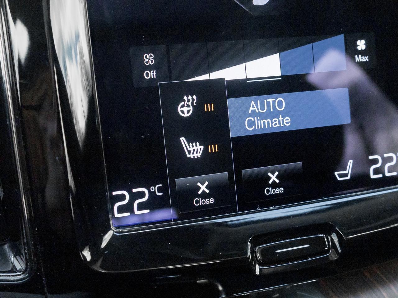 2021 Volvo XC60 Plug-In Hybrid Recharge T8 eAWD  LOW MILEAGE  VOLVO CPO Photo