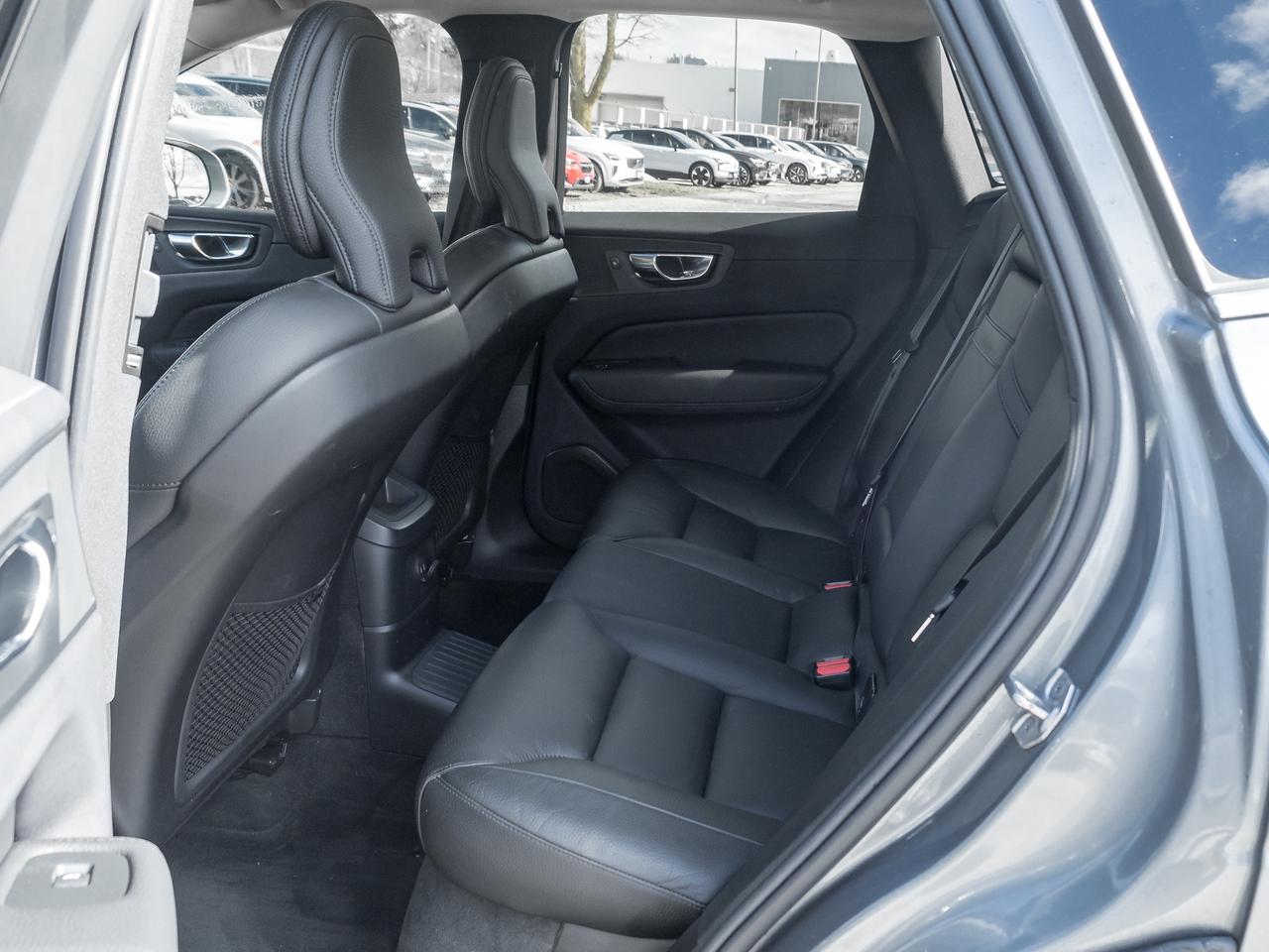 2021 Volvo XC60 Plug-In Hybrid Recharge T8 eAWD  LOW MILEAGE  VOLVO CPO Photo