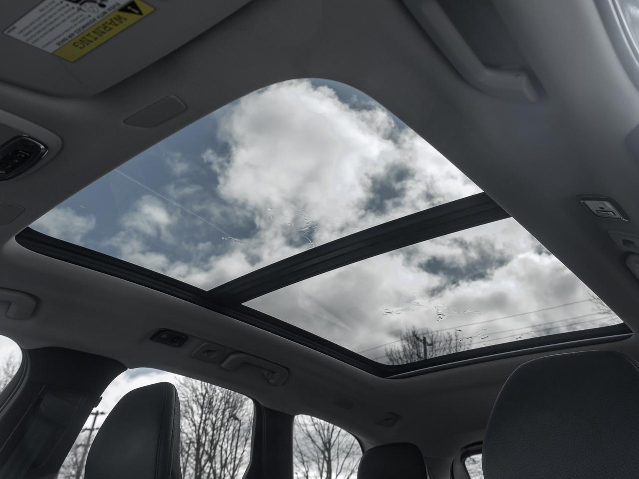 2021 Volvo XC60 Plug-In Hybrid Recharge T8 eAWD  LOW MILEAGE  VOLVO CPO Photo