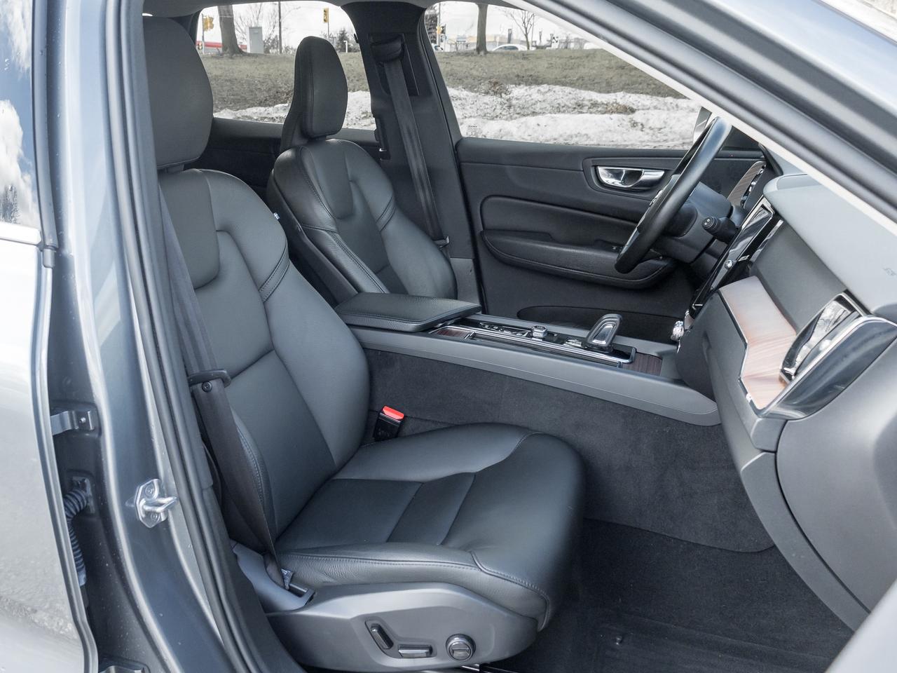 2021 Volvo XC60 Plug-In Hybrid Recharge T8 eAWD  LOW MILEAGE  VOLVO CPO Photo