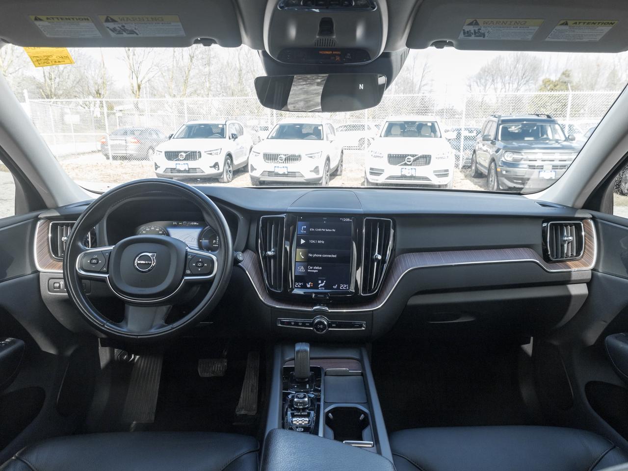 2021 Volvo XC60 Plug-In Hybrid Recharge T8 eAWD  LOW MILEAGE  VOLVO CPO Photo