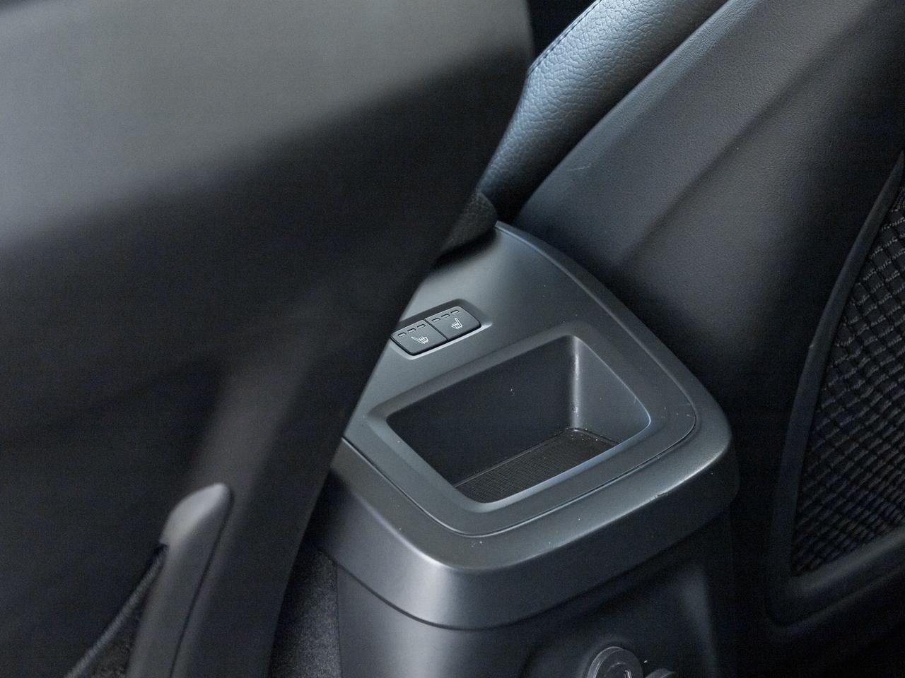 2021 Volvo XC60 Plug-In Hybrid Recharge T8 eAWD  LOW MILEAGE  VOLVO CPO Photo