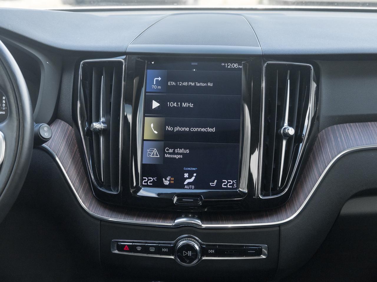 2021 Volvo XC60 Plug-In Hybrid Recharge T8 eAWD  LOW MILEAGE  VOLVO CPO Photo