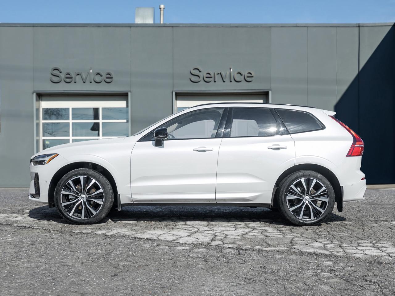 2025 Volvo XC60 B5 AWD PLUS  HARMAN KARDON  20" ALLOY WHEELS  CPO Photo2