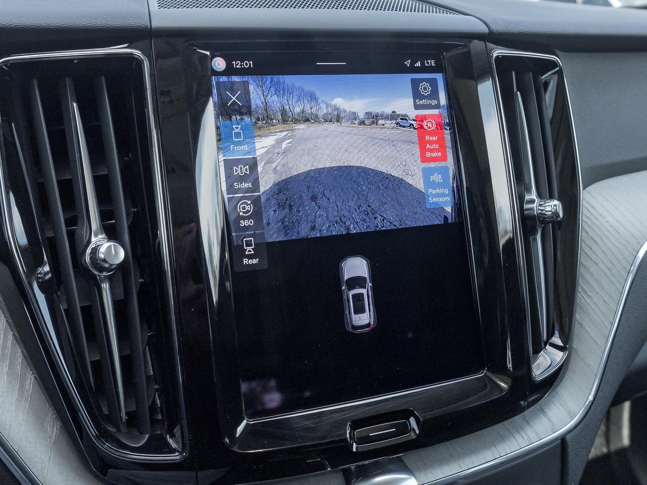 2025 Volvo XC60 B5 AWD PLUS  HARMAN KARDON  20" ALLOY WHEELS  CPO Photo