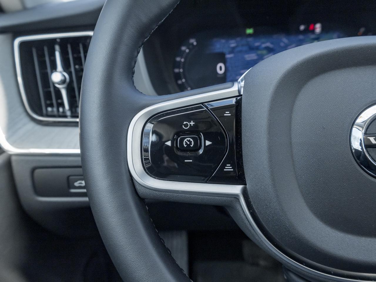 2025 Volvo XC60 B5 AWD PLUS  HARMAN KARDON  20" ALLOY WHEELS  CPO Photo