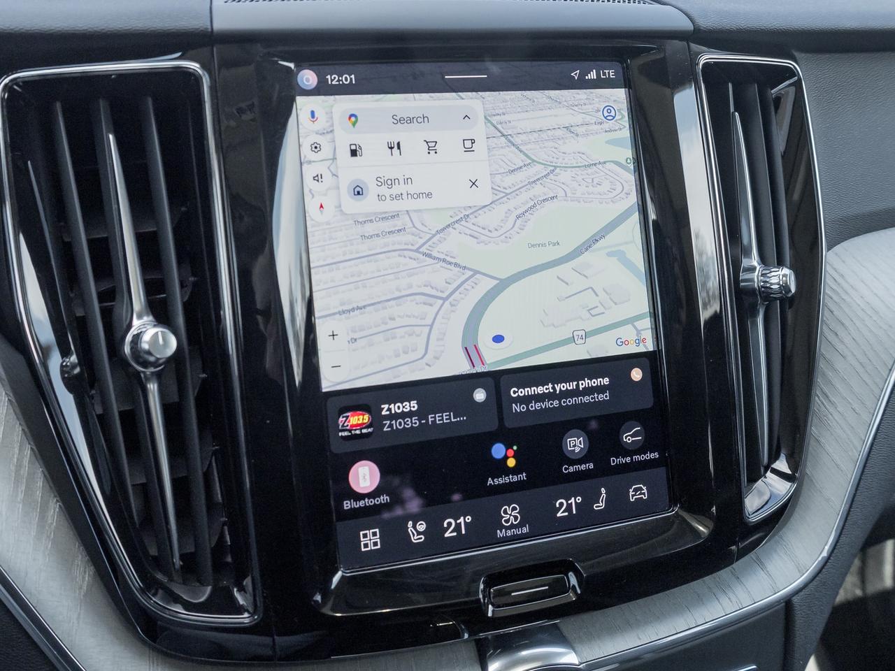 2025 Volvo XC60 B5 AWD PLUS  HARMAN KARDON  20" ALLOY WHEELS  CPO Photo