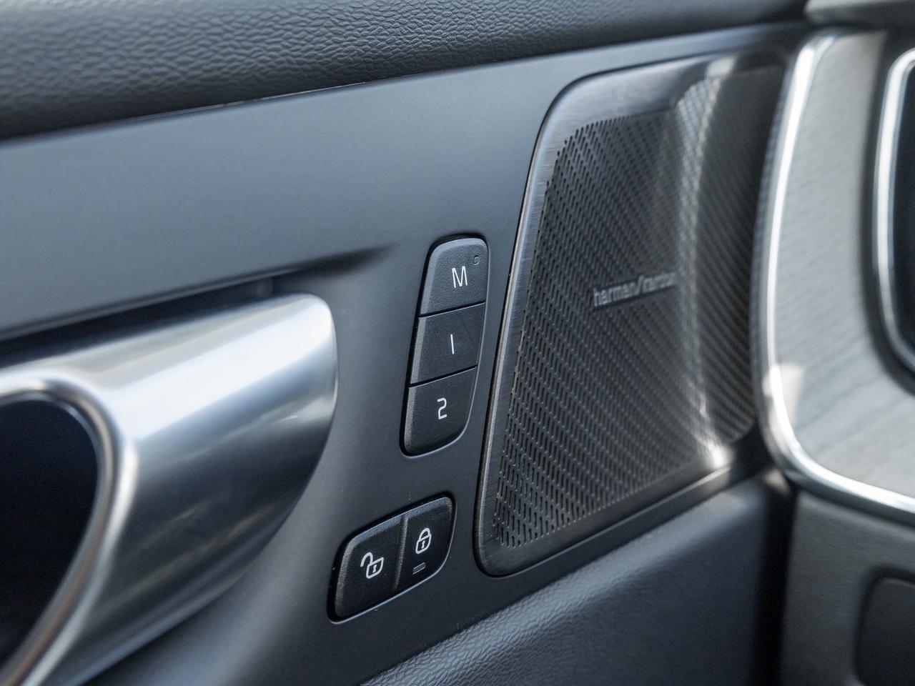 2025 Volvo XC60 B5 AWD PLUS  HARMAN KARDON  20" ALLOY WHEELS  CPO Photo