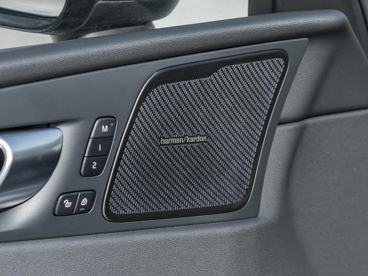 2025 Volvo XC60 B5 AWD PLUS  HARMAN KARDON  20" ALLOY WHEELS  CPO Photo