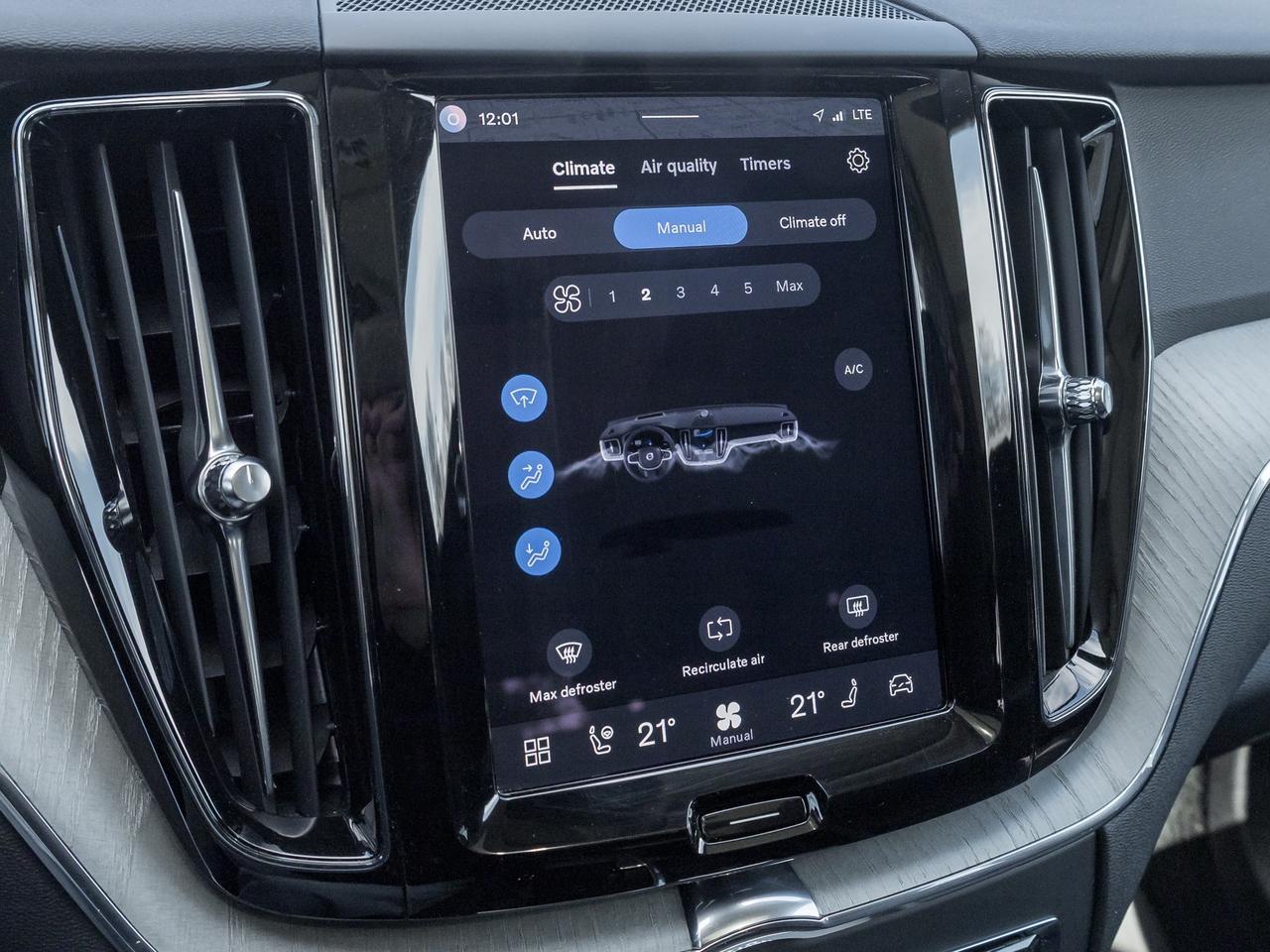 2025 Volvo XC60 B5 AWD PLUS  HARMAN KARDON  20" ALLOY WHEELS  CPO Photo