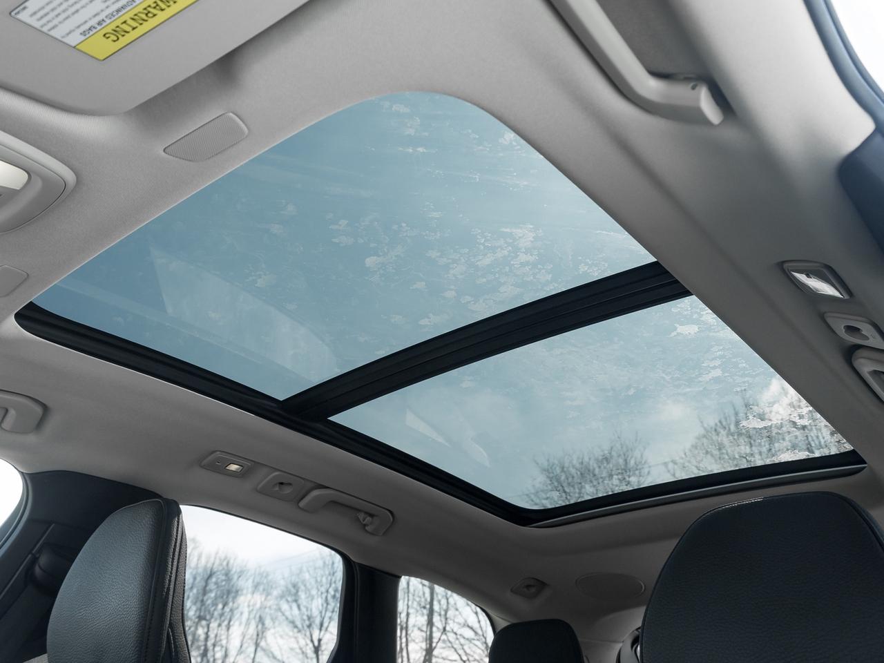 2025 Volvo XC60 B5 AWD PLUS  HARMAN KARDON  20" ALLOY WHEELS  CPO Photo