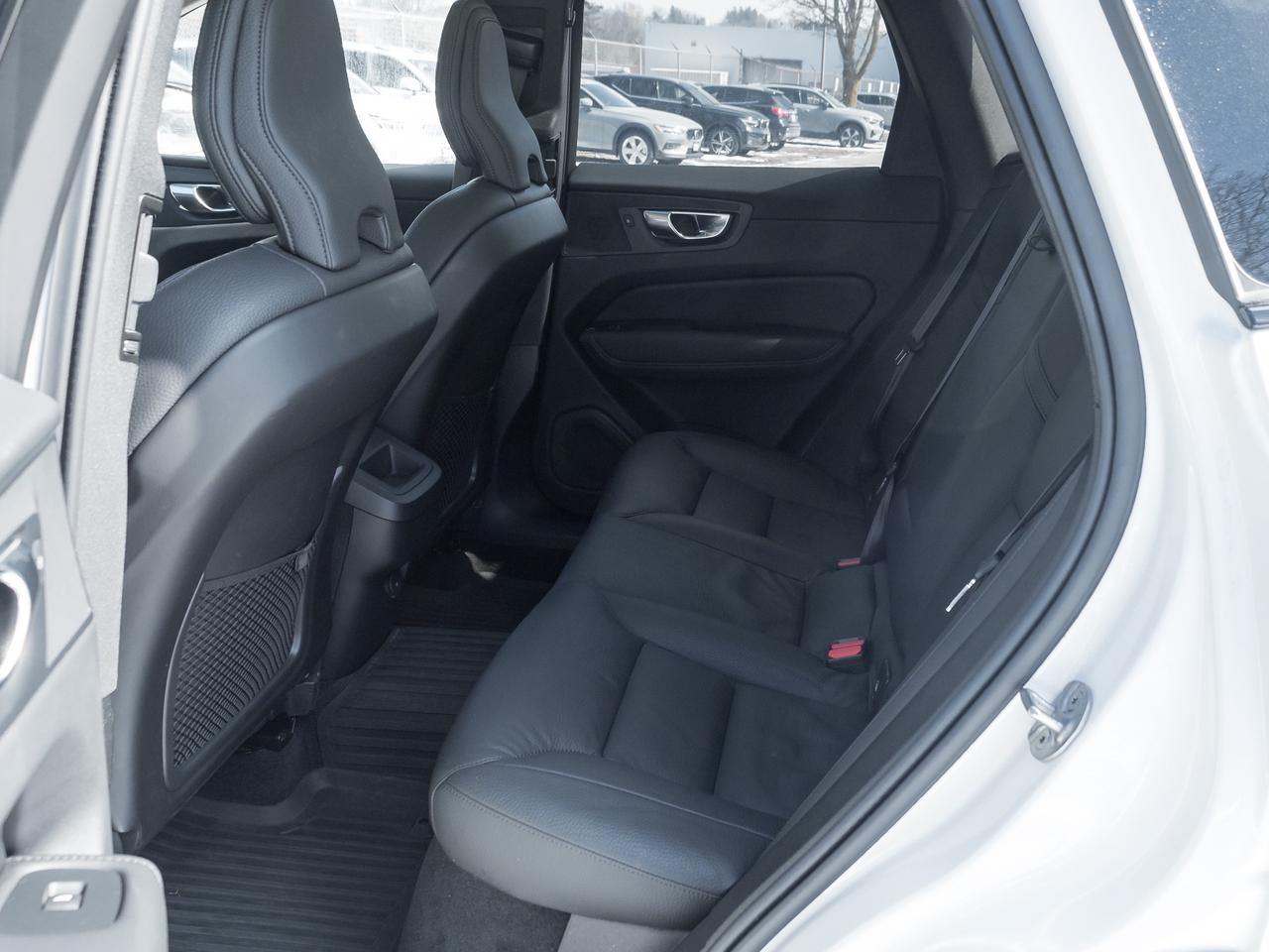 2025 Volvo XC60 B5 AWD PLUS  HARMAN KARDON  20" ALLOY WHEELS  CPO Photo