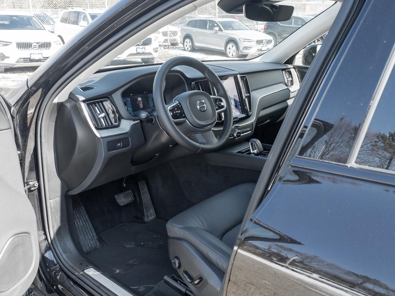 2025 Volvo XC60 B5 AWD PLUS  HARMAN KARDON  20" ALLOY WHEELS  CPO Photo