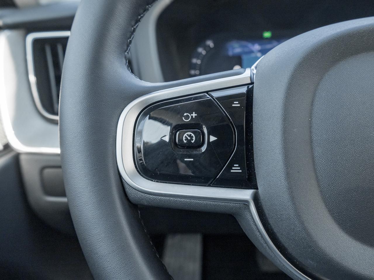 2025 Volvo XC60 B5 AWD PLUS  HARMAN KARDON  20" ALLOY WHEELS  CPO Photo