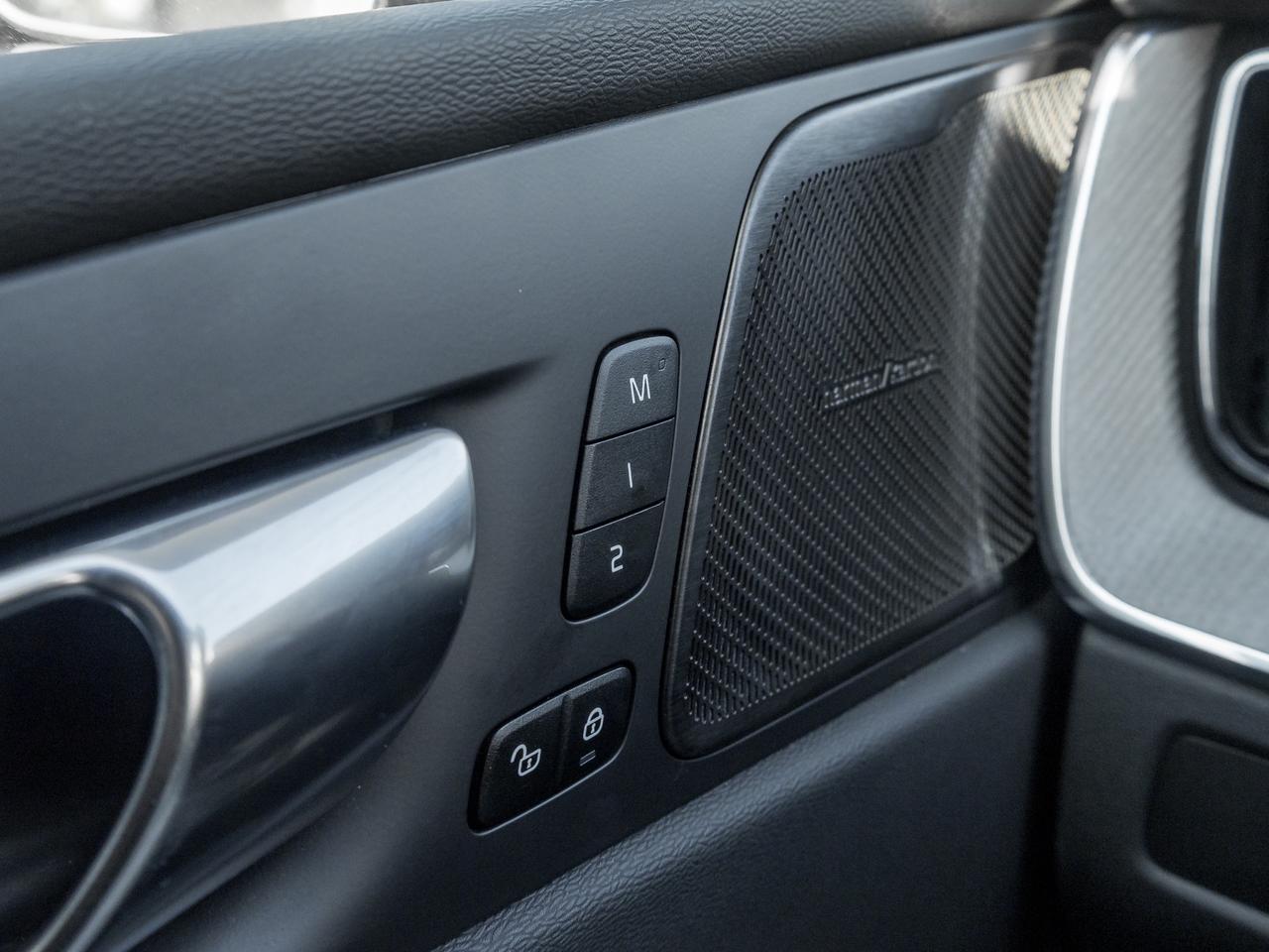 2025 Volvo XC60 B5 AWD PLUS  HARMAN KARDON  20" ALLOY WHEELS  CPO Photo