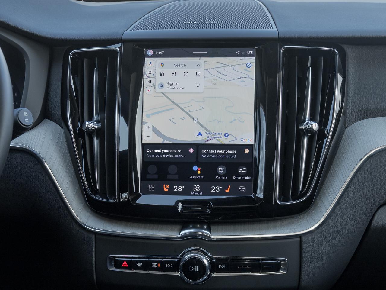 2025 Volvo XC60 B5 AWD PLUS  HARMAN KARDON  20" ALLOY WHEELS  CPO Photo