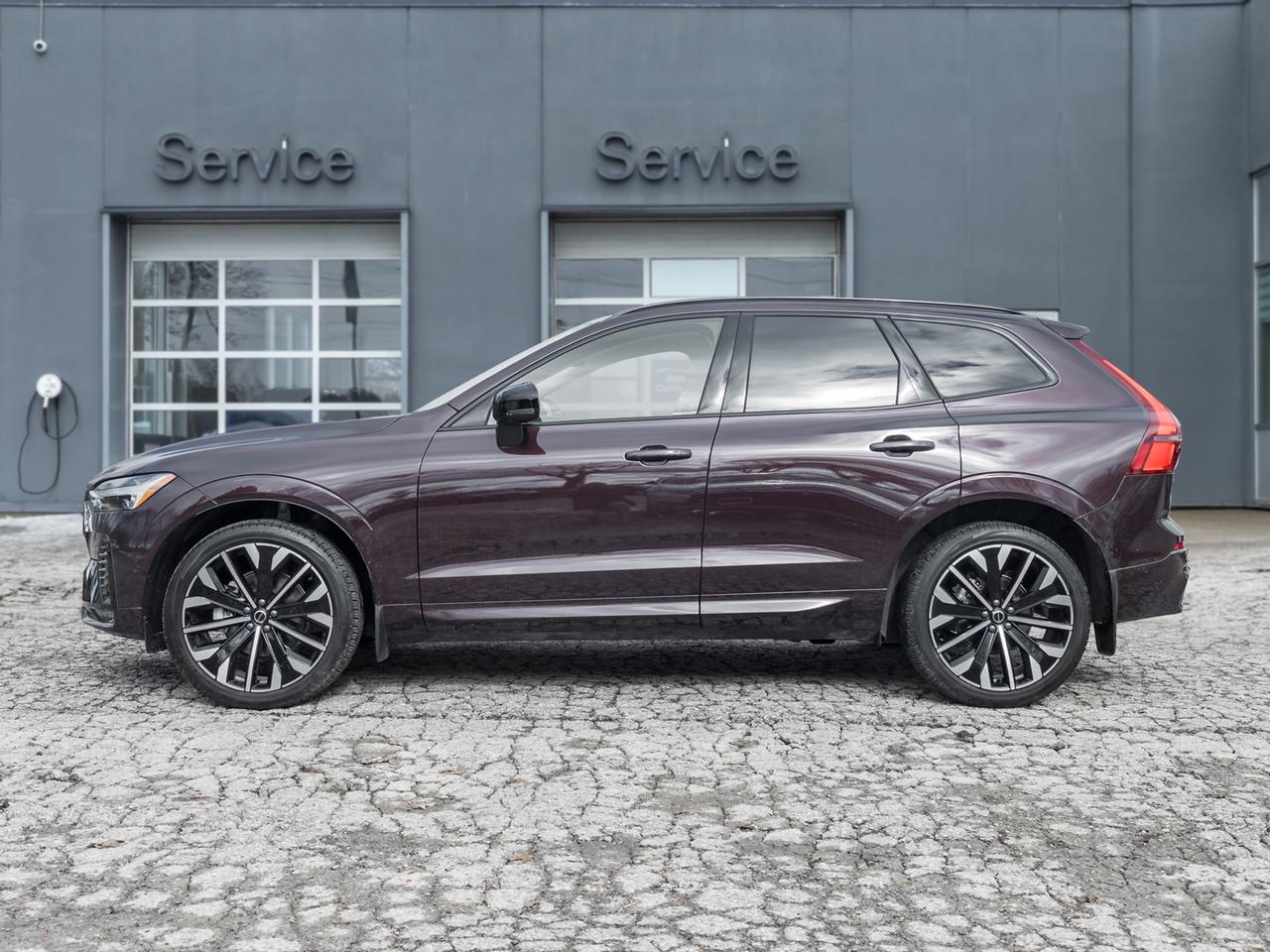 2026 Volvo XC60 B5 AWD ULTRA  BOWER & WILKINS  MASSAGE SEATS Photo
