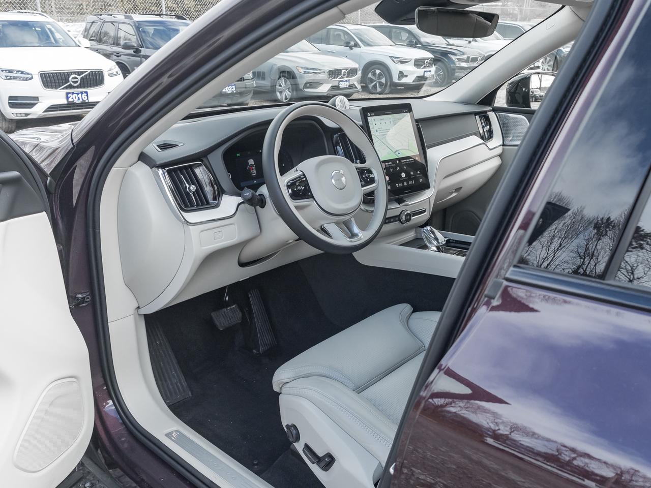 2026 Volvo XC60 B5 AWD ULTRA  BOWER & WILKINS  MASSAGE SEATS Photo