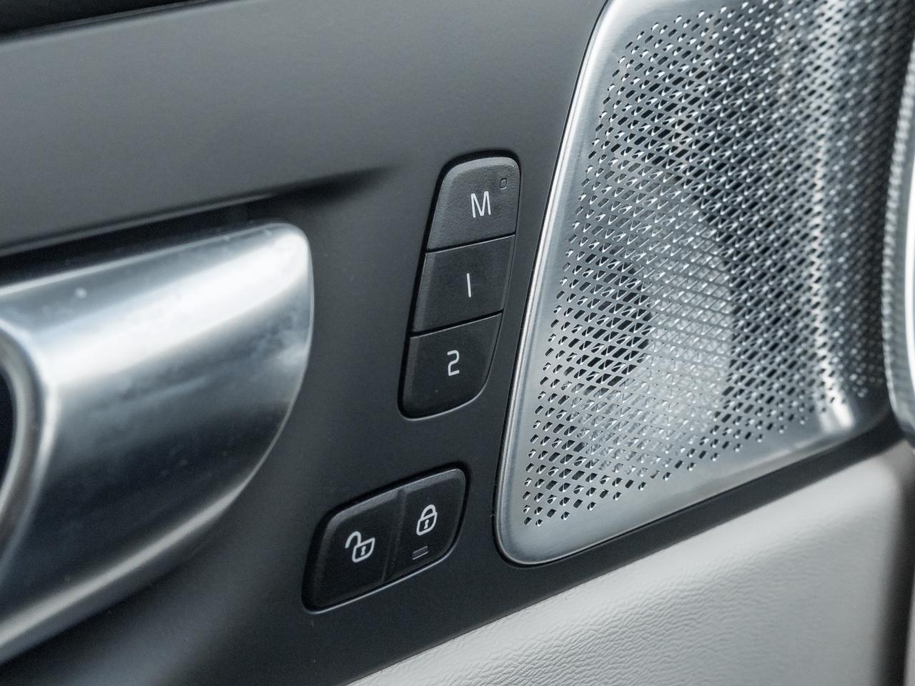 2026 Volvo XC60 B5 AWD ULTRA  BOWER & WILKINS  MASSAGE SEATS Photo