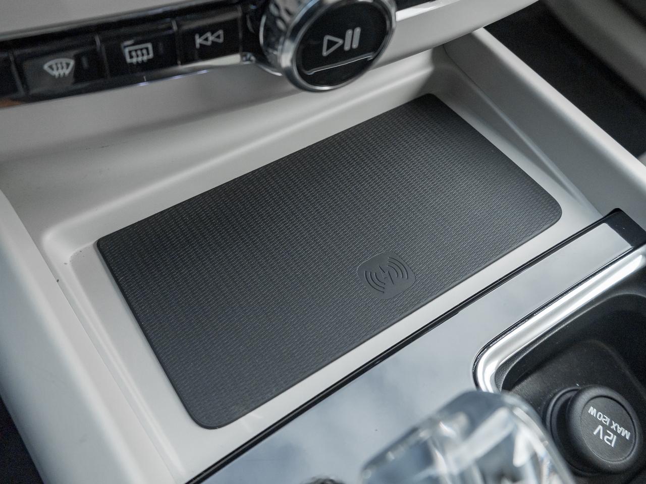 2026 Volvo XC60 B5 AWD ULTRA  BOWER & WILKINS  MASSAGE SEATS Photo