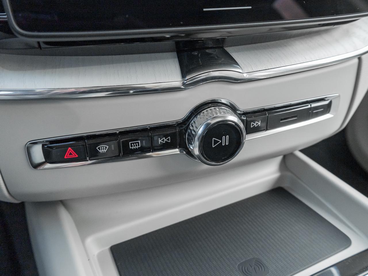 2026 Volvo XC60 B5 AWD ULTRA  BOWER & WILKINS  MASSAGE SEATS Photo