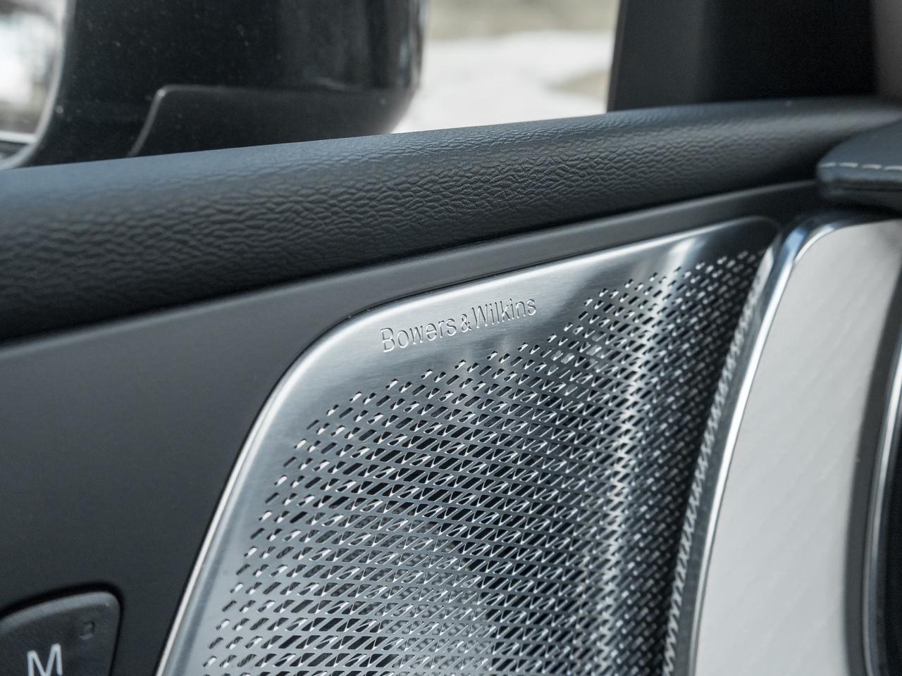 2026 Volvo XC60 B5 AWD ULTRA  BOWER & WILKINS  MASSAGE SEATS Photo